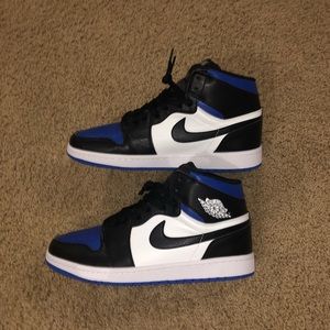 Jordan 1 Mid**